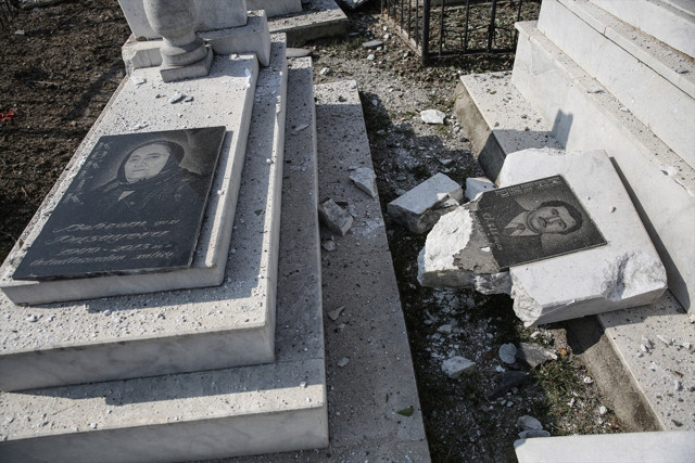 Ermenistan Terter'de mezarlığı vurdu: 3 ölü, 3 yaralı - Resim: 0