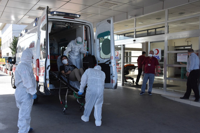 Ülkesinde koronaya yakalanan Afgan doktor ambulans uçakla Samsun’a getirildi - Resim: 0