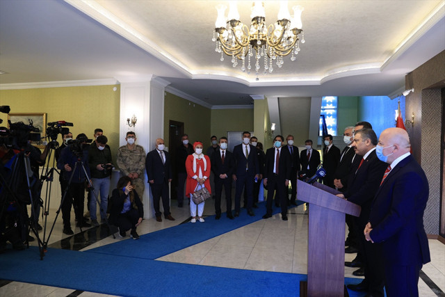 Fahrettin Koca iki il adı verip uyardı: 1 haftadan beri artış var rehavete kapılmayın - Resim: 0