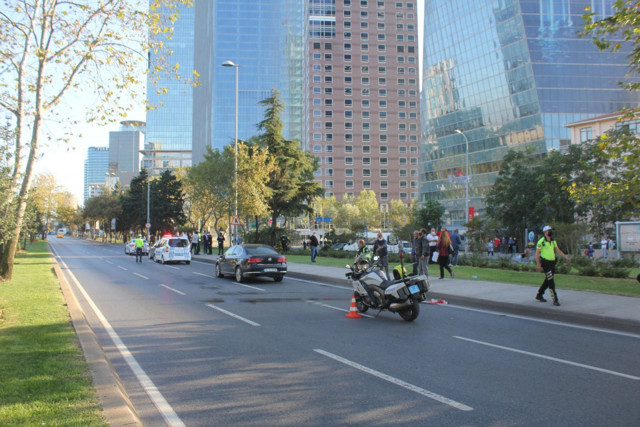 11. Cumhurbaşkanı Abdullah Gül’ün koruması yolda yayaya çarptı! 1 kişi öldü - Resim: 1