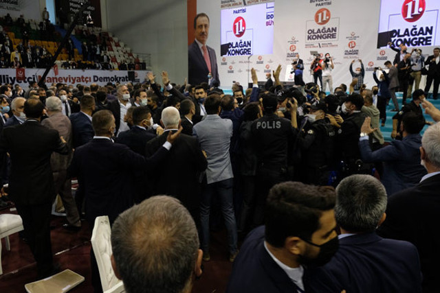 BBP'nin 11. Büyük Kongresi'nde arbede çıktı! Genel Başkan adayı salona alınmadı - Resim: 1