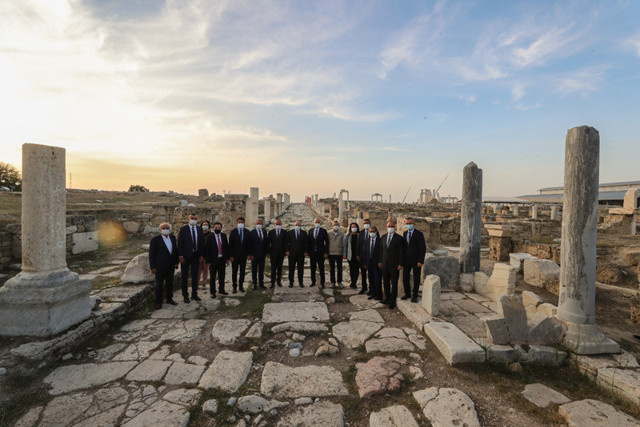 Sanayi ve Teknoloji Bakanı Varank, Laodikya Antik Kenti'ni ziyaret etti - Resim: 0