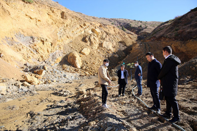 Çin takı firması temsilcileri, Bayburt'taki doğal kehribar rezervini inceledi - Resim: 0