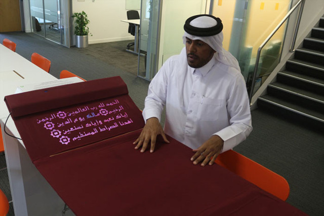 Katarlı bilgisayar mühendisi namaz kılmayı öğreten 'akıllı seccade' tasarladı - Resim: 1