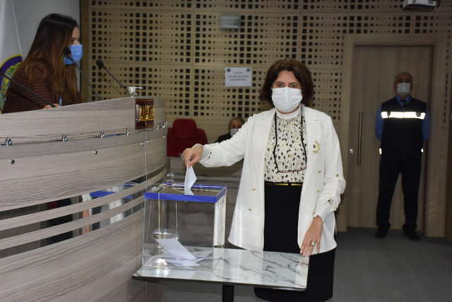 İzmir Menemen'de Millet İttifakı çatladı! Belediye Başkanı kura ile seçildi - Resim: 0