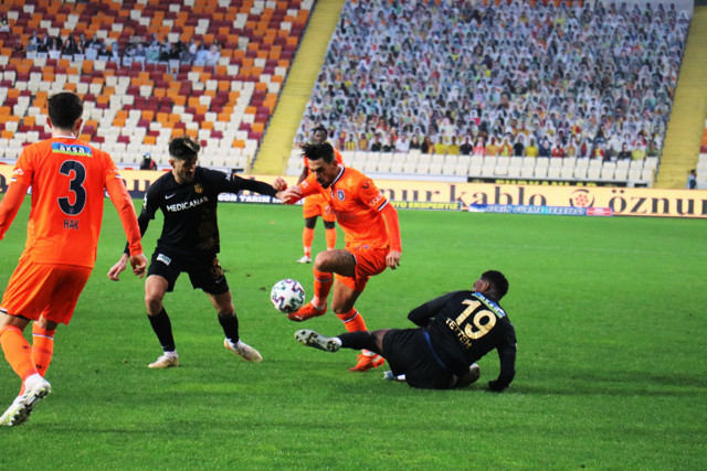 Malatya'da nefes kesen maç! Yeni Malatyaspor- Başakşehir maç sonucu: 1-1 - Resim: 1