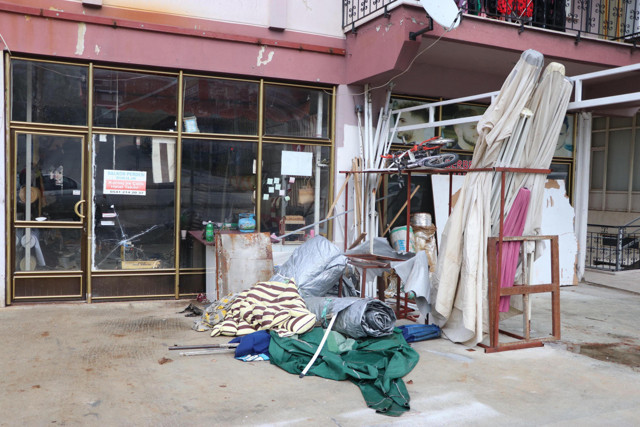 Denizli'de silahlı saldırı: Eşiyle ilişki iddiasıyla dayısının oğlunu 3 kurşunla ağır yaraladı - Resim: 1