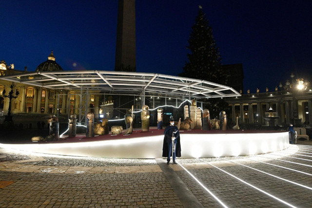 Vatikan'da Hz. İsa'nın doğumunu simgeleyen heykeller kriz yarattı - Resim: 0