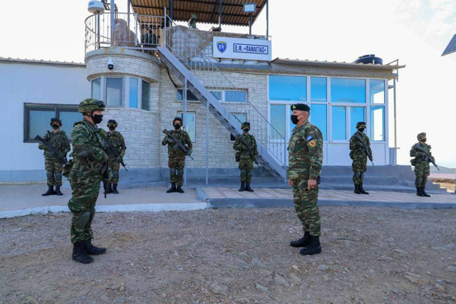 Yunanistan’dan yeni provokasyon: Genelkurmay Başkanı gayri askeri statüdeki adaları ziyaret etti - Resim: 1