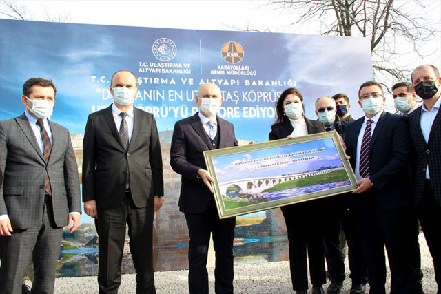 Ulaştırma ve Altyapı Bakanı Karaismailoğlu tarihi Uzunköprü'nün restore edileceği müjdesini verdi - Resim: 0
