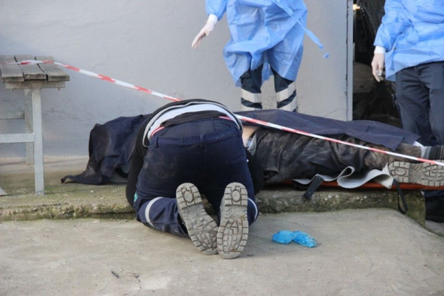 İzmit'te tamir etmeye çalıştığı çekicinin altında can verdi yakınları kahroldu - Resim: 0