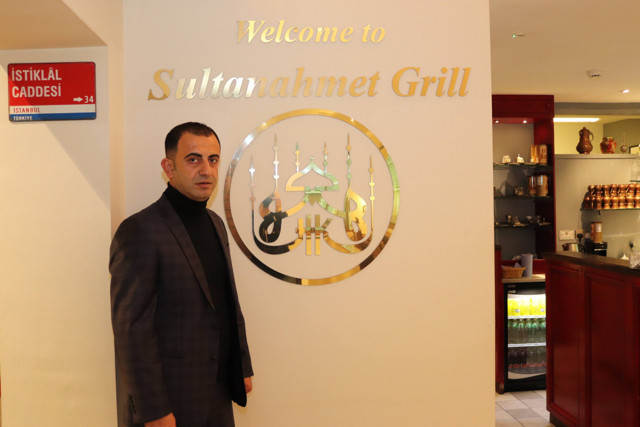 Mehmet Nezir Korkut Manchester’a 'Türk döneri' satarak pandemiyi fırsata çevirdi - Resim: 3