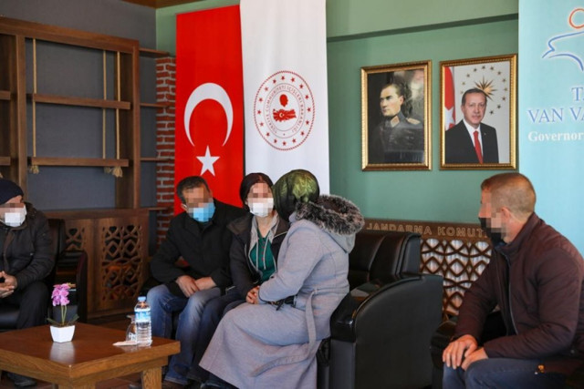 Teslim olan terör örgütü PKK mensubu kadın ailesiyle buluştu - Resim: 0