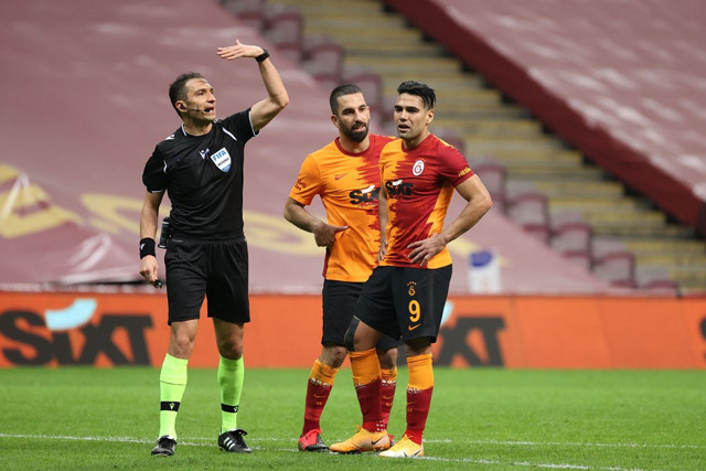 Falcao sabırları taşırdı: Ayağı kopmuş olsaydı uzardı - Resim: 0