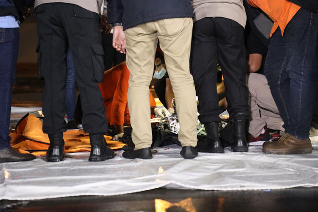 Dünya şokta! Endonezya'da düşen yolcu uçağından sinyal alındı - Resim: 1