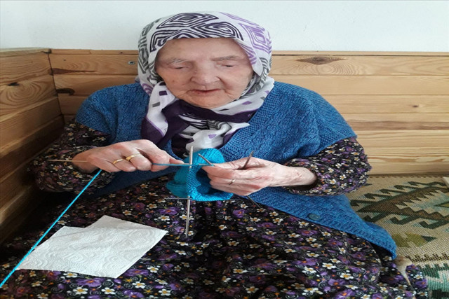 MSB'den Mehmetçiğe çorap ören Zeliha nineye teşekkür - Resim: 0