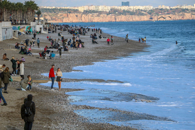 Ocak ayında Antalya'da 'deniz ve güneş' keyfi - Resim: 0