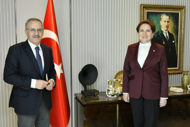 Meral Akşener'den flaş açıklamalar! Seçim barajını konuşan iktidar yolcu demektir - Resim: 0