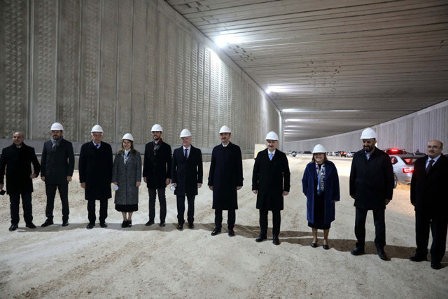 Bakan Adil Karaismailoğlu: En gelişmiş ülkeler alt yapı projelerini nasıl yaptığımızı soruyor - Resim: 0