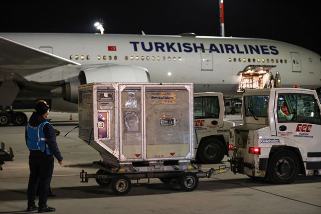 Çin'den sipariş edilen Kovid-19 aşılarının ikinci partisini taşıyan uçak Türkiye'ye geldi - Resim: 2