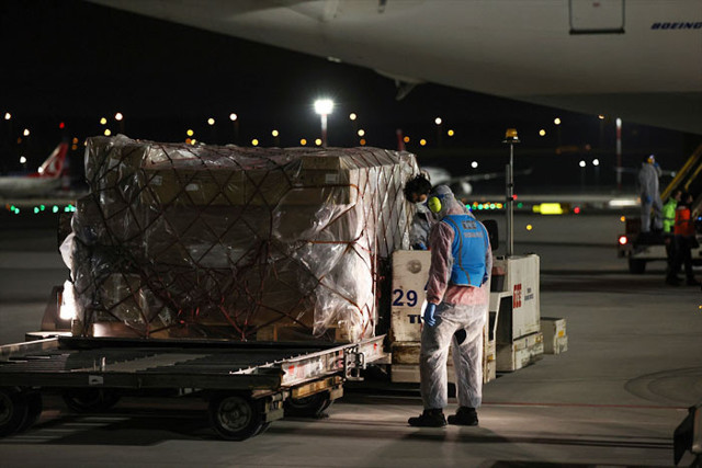Çin'den sipariş edilen Kovid-19 aşılarının ikinci partisini taşıyan uçak Türkiye'ye geldi - Resim: 1