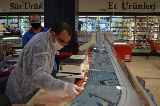 Sultanbeyli'de 'sıkı' gıda denetimi! 75 işletmeye 557 bin TL ceza kesildi - Resim: 0