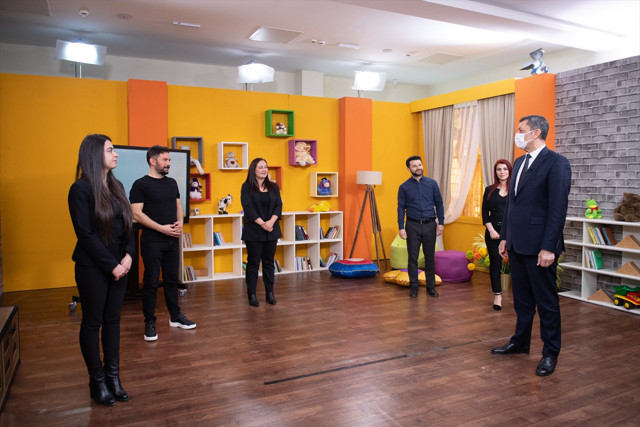 EBA TV öğretmenleri 10 ayda 10 bin ders videosuyla rekora imza attı! Ziya Selçuk açıkladı - Resim: 0