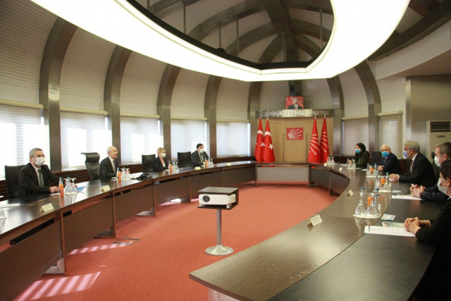 HDP'den CHP'ye ziyaret Kılıçdaroğlu Sancar ve heyetini kapıda karşıladı - Resim: 1
