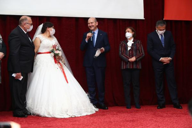 Pandemide sığındıkları otelde tanışan çift Bağcılar’da evlendi! Şahitleri Süleyman Soylu oldu - Resim: 0