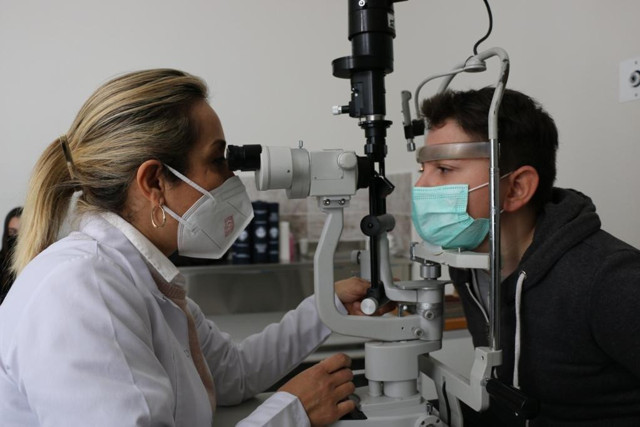 AK Parti Milletvekili Tuba Çokal doktor önlüğünü çocuklar için tekrar giydi - Resim: 1