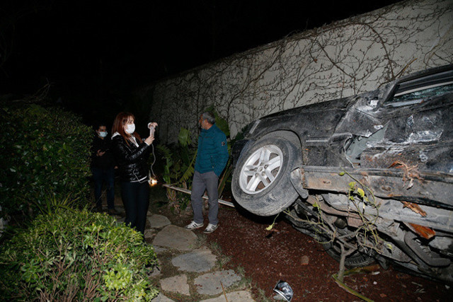 İzmir'i bu kez de dolu ve fırtına vurdu! Onlarca yaralı var - Resim: 0