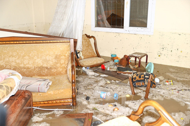 İzmir'i bu kez de dolu ve fırtına vurdu! Onlarca yaralı var - Resim: 2