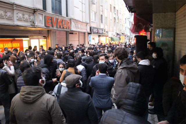 CHP'yi sarsan intihar! istifalar yağmur gibi geldi gençler 'bıçak kemiğe dayandı' sloganları attı - Resim: 1