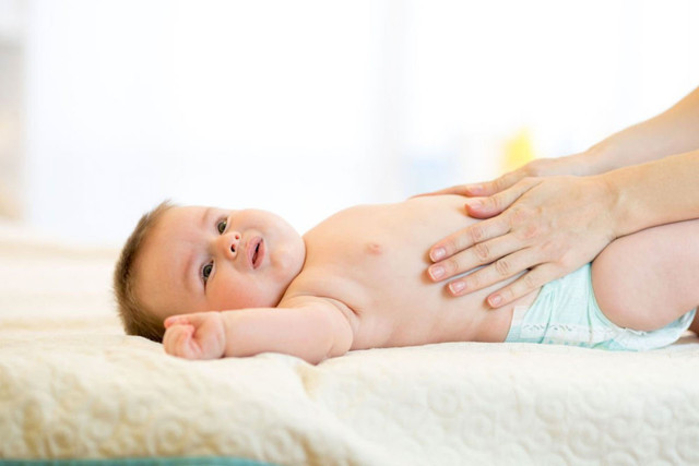 Bebeklerde kabızlık nasıl geçer bebek kabızlığına iyi gelen masaj ve çözüm - Resim: 0