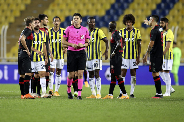 Trabzonspor - Fenerbahçe maçının hakemi belli oldu - Resim: 0