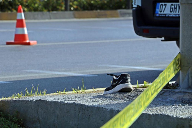 Antalya'da feci kaza! Sürücü gözyaşlarına boğuldu - Resim: 0