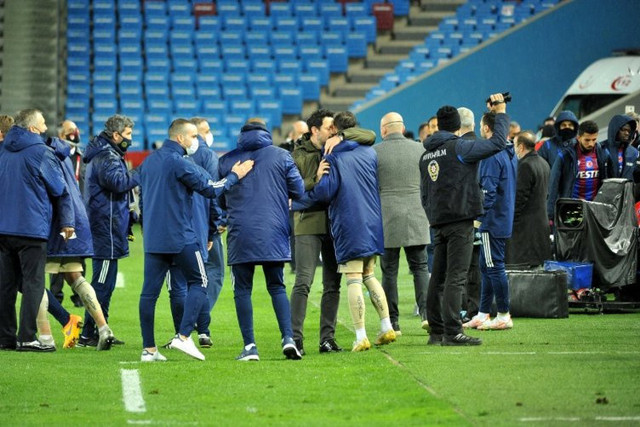 Fenerbahçe'de Mesut Özil'den Erol Bulut'a şok tepki - Resim: 1