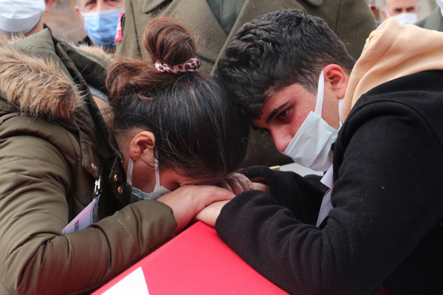 Bitlis şehitlerine son görev! Gözyaşları sel oldu - Resim: 5