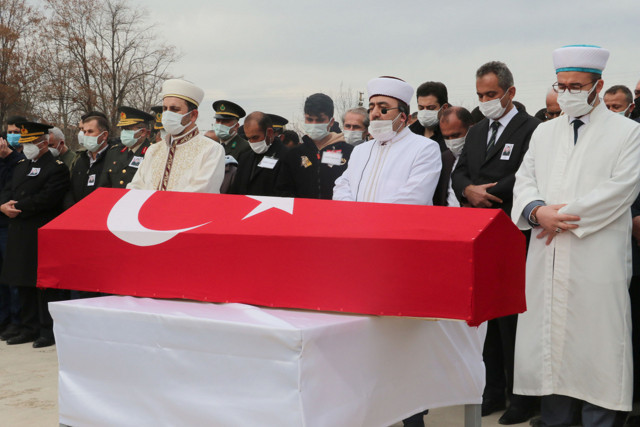 Bitlis şehitlerine son görev! Gözyaşları sel oldu - Resim: 3