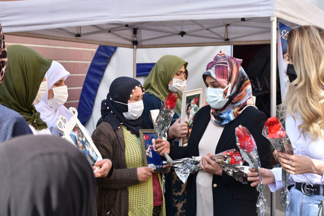 Diyarbakır annelerinden CHP'li Özgür Özel'in açıklamalarına tepki - Resim: 0