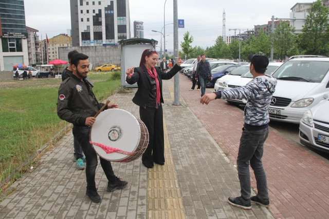 Boşanınca adliye önünde davul zurna çaldıran kadın öldürülmekten korkuyor - Resim: 3