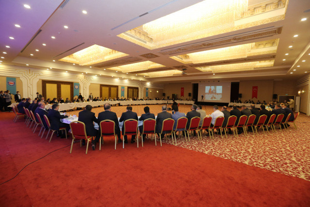 Sağlık Bakanı Koca'dan sağlık çalışanlarına ek ücret müjdesi! Hakkaniyet eksikliğinin farkındayız - Resim: 1