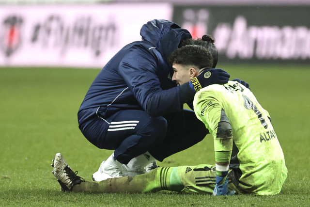 Fenerbahçe kalecisi Altay Bayındır maç sonu gözyaşlarını tutamadı - Resim: 0