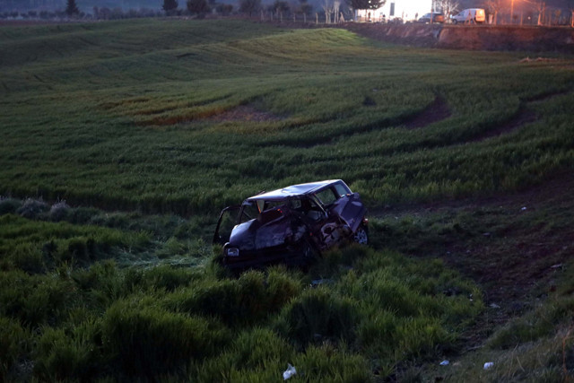 Gaziantep'te iki otomobil çarpıştı 1 ölü 7 yaralı - Resim: 0