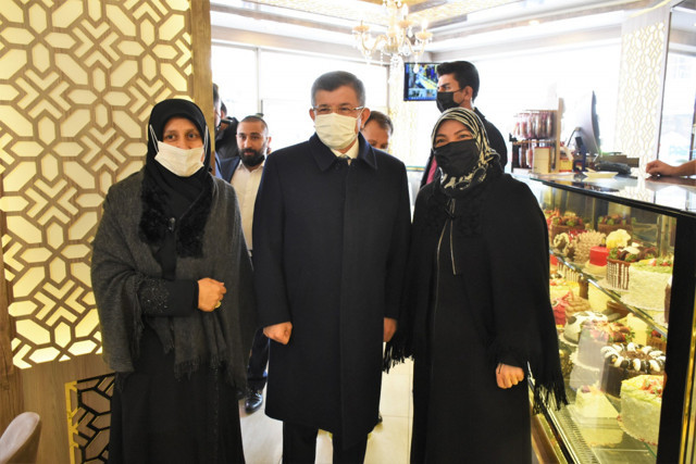 Gelecek Partisi Genel Başkanı Ahmet Davutoğlu'ndan Aksaray'da esnaf ziyareti - Resim: 0