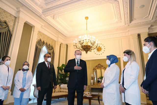 Cumhurbaşkanı Erdoğan'dan sağlıkçılara 'Dünya Sağlık Günü' kutlaması - Resim: 0