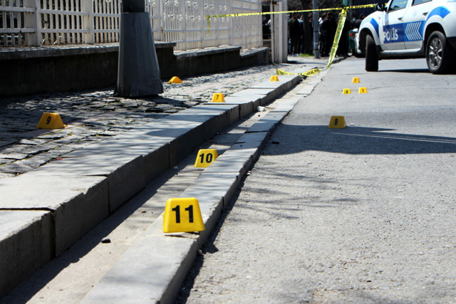 Beşiktaş'ta güpegündüz silahlı çatışma - Resim: 0