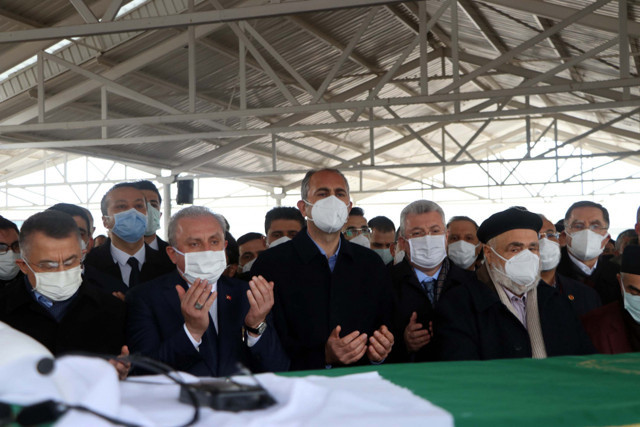 Adalet Bakanı Abdulhamit Gül'ün annesi son yolculuğuna uğurlandı - Resim: 3