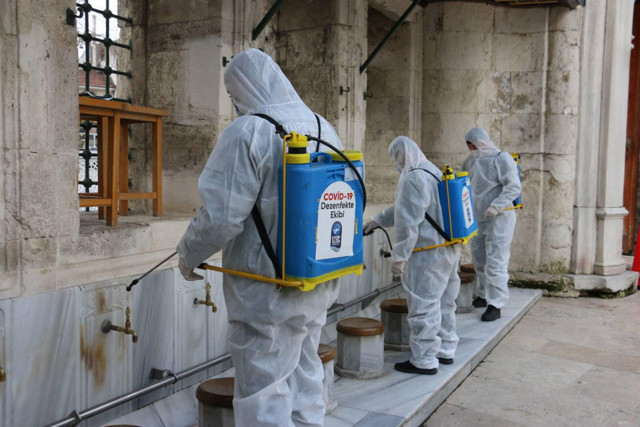  Eyüpsultan Camii ve Meydanı gül suyuyla yıkandı! Belediye Başkanı Deniz Köken'dan açıklamalar - Resim: 2