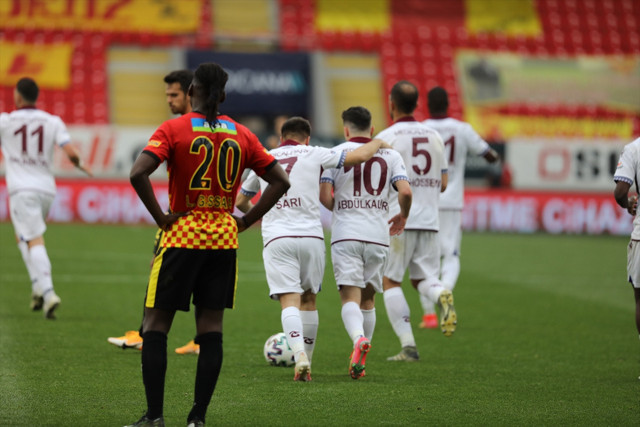 Göztepe'ye konuk olan Trabzonspor puanı son dakikalarda kurtardı - Resim: 2